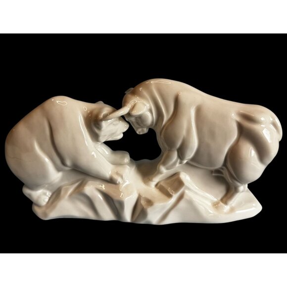 Wedgwood Bull & Bear Figurine Bone China White England 1999 - Picture 1 of 7